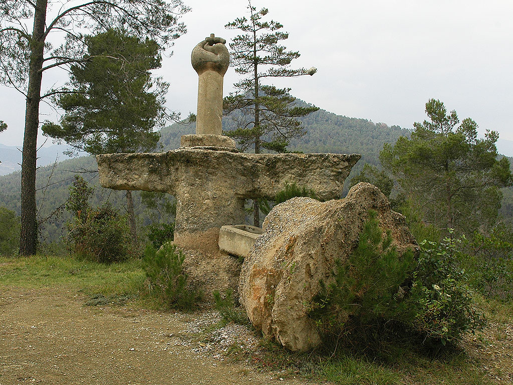 Penediment de la creu [1]